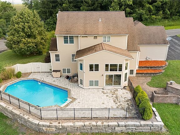 5th image of 1199 Evergreen Valley Dr