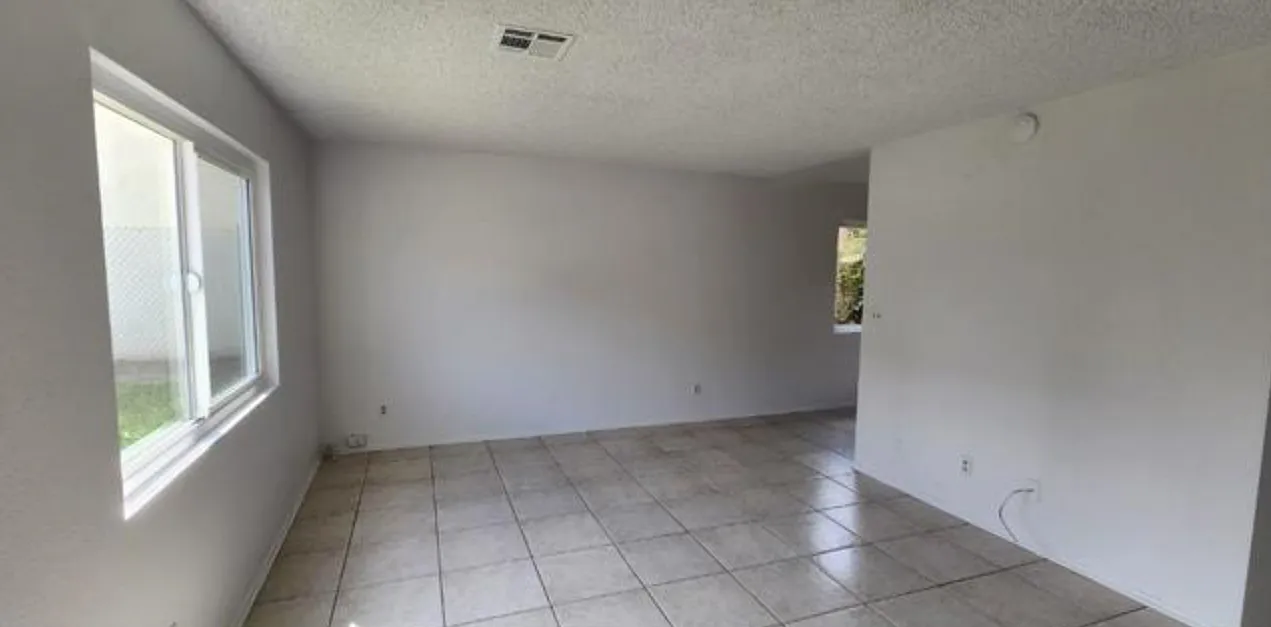 2 bed, 1.5 bath, 800 sqft, $2,300 — Photo 2