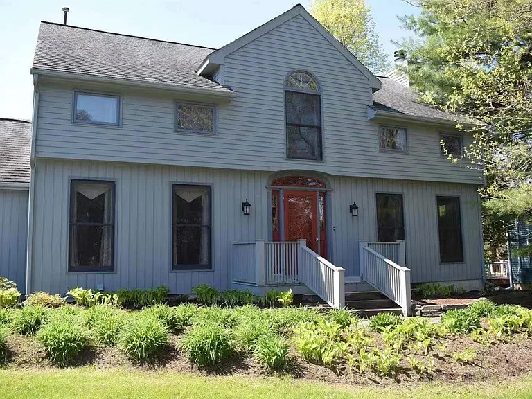 23 Fairway Dr — Photo 2