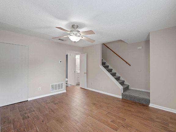 5th image of 611 Center St Unit 10