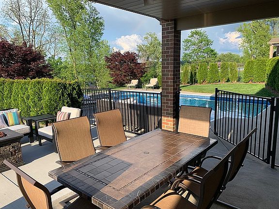 3rd image of 7849 Oxford Ct