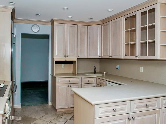 4th image of 181 Old Pond Ct