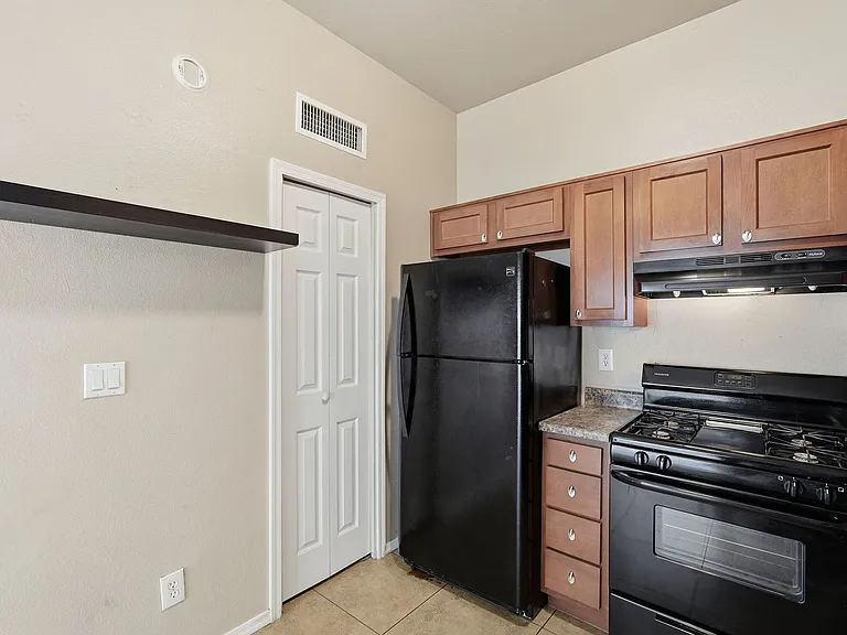 213 W Virginia St — Photo 9