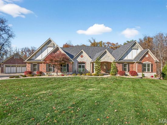 707 Crown Pointe Farms, Defiance, MO 63341