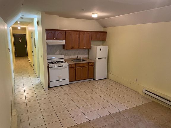 2nd image of 25 Tessa Ct Floor 1