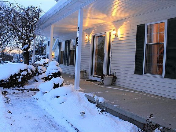 3rd image of 3183 Valley Dr