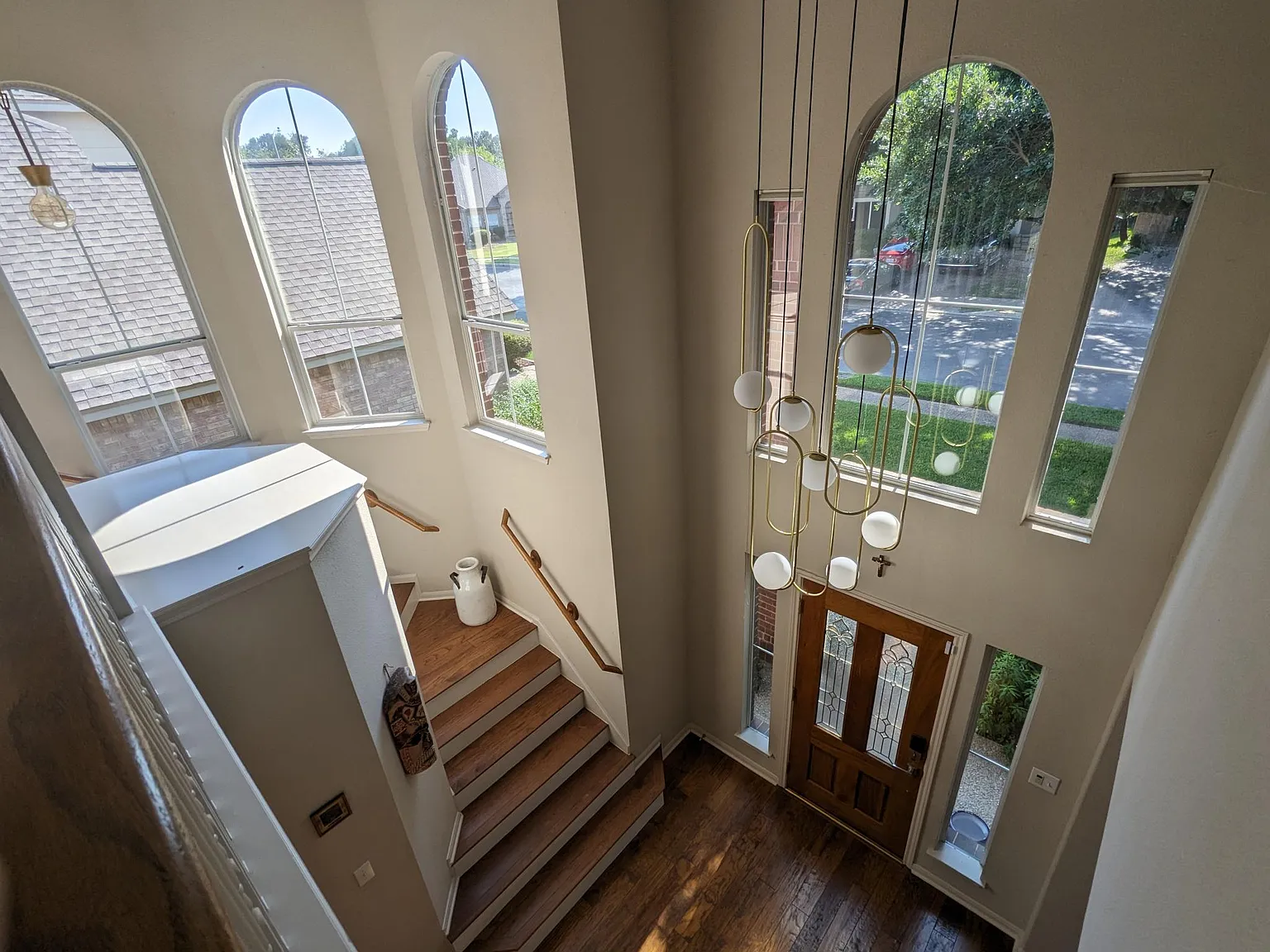 3 bed, 2556 sqft, $2,999 — Photo 3