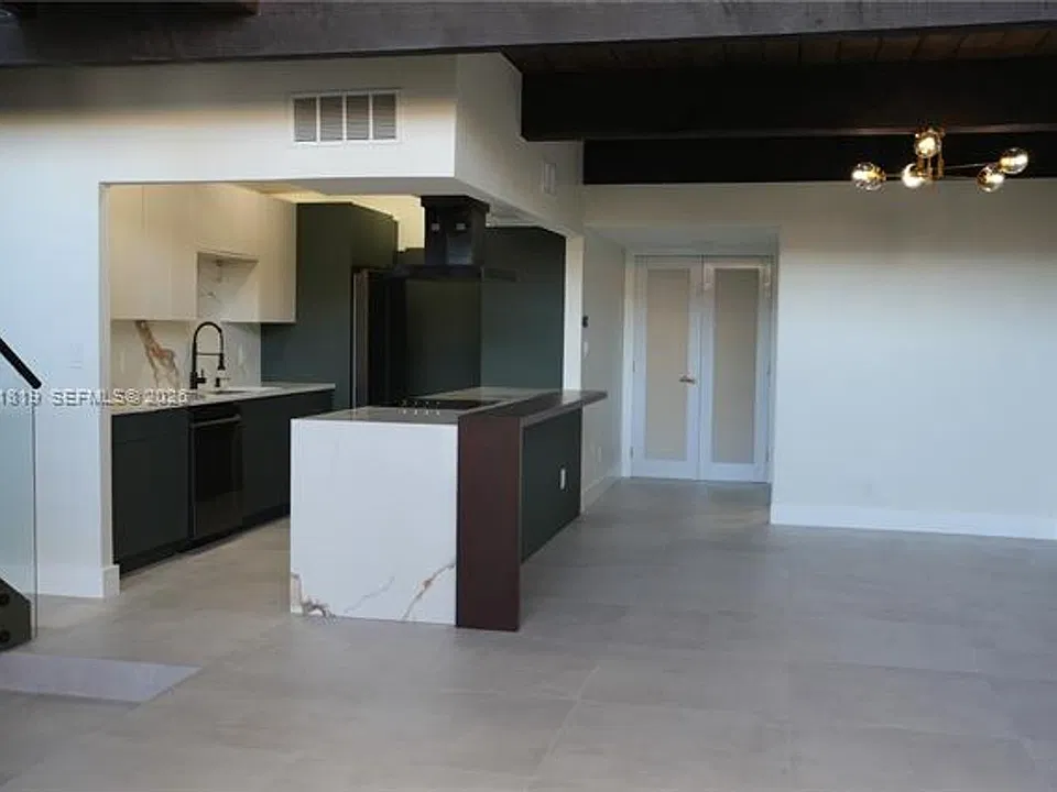 701 E Coco Plum Cir #Townhouse 8