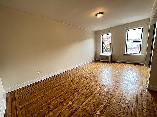 3rd image of 2357 31st Dr APT 4C