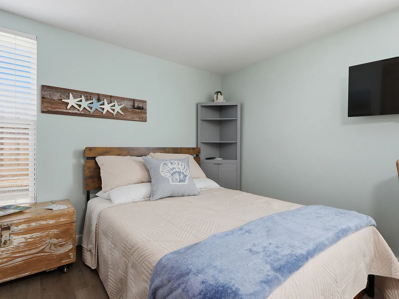 Studio, 214 sqft, $1,250 — Photo 3