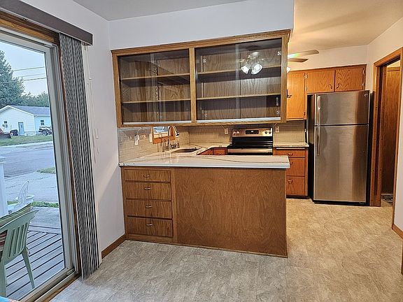 4th image of 619 11th St N