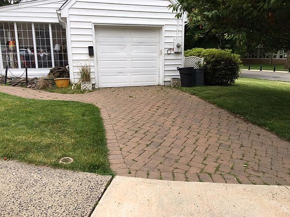 3rd image of 390 Bloomfield Ave