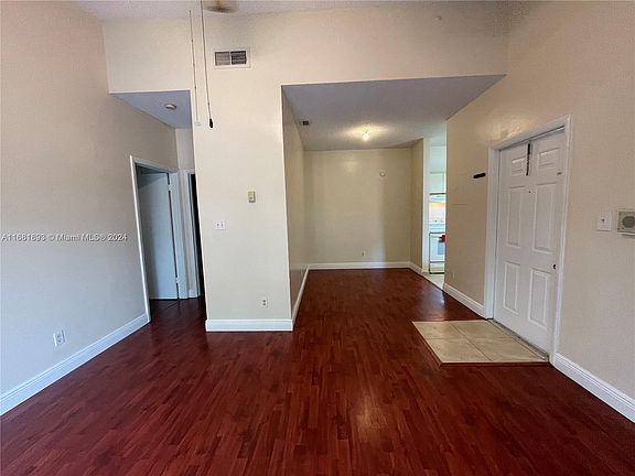 4th image of 751 Cypress Ln #G7