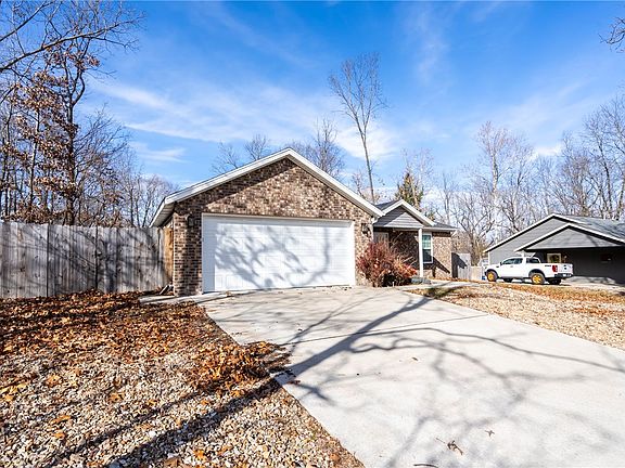 5th image of 5 Renfrew Ln