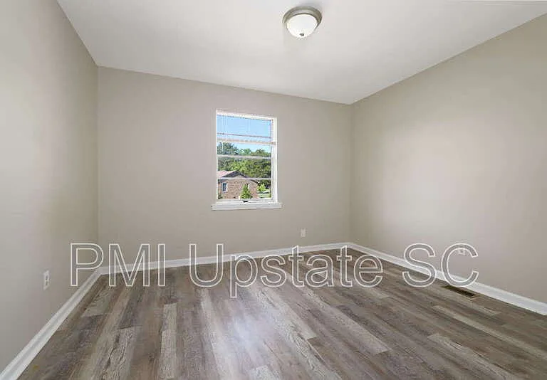 700 Brook St #4 — Photo 8