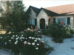 1906 Queensberry Rd, Pasadena, CA 91104