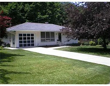 224 Halley Ave photo 1