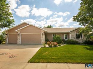 204 S Sunset Dr, Brandon, SD 57005
