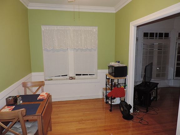 5th image of 1038 Sterling Ave #204