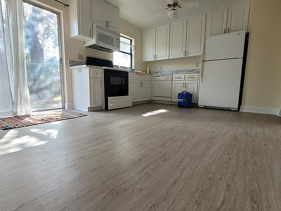 15x12 Eat in kitchen