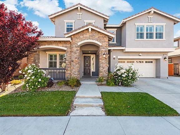 2nd image of 965 Goldfinch Circle