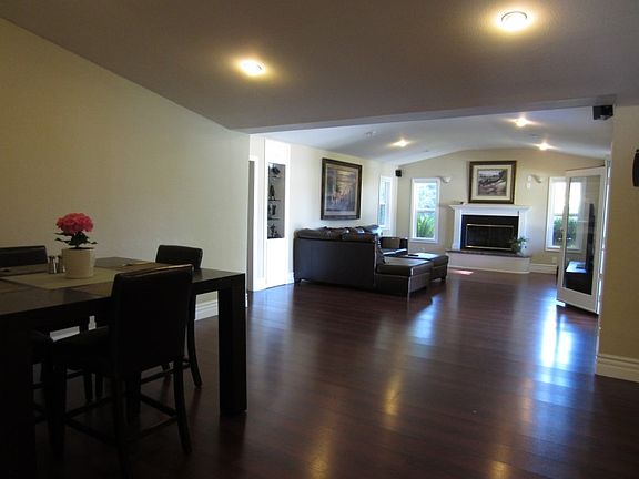 4th image of 324 Galsworthy St