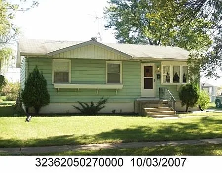 22447 Yates Ave photo 1