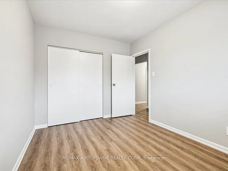2350 Queensway Dr #3 — Photo 21