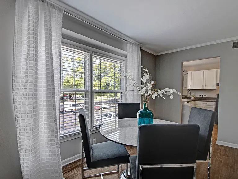 2112A Criston Dr — Photo 4