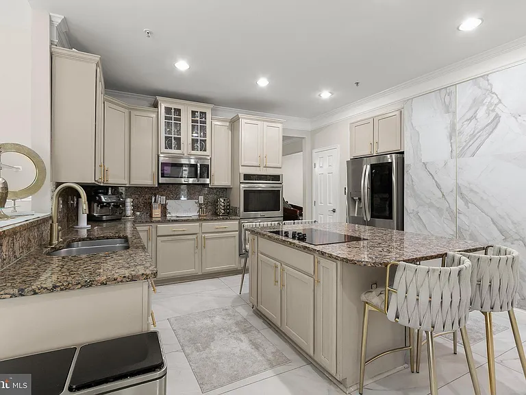 7202 Exbury Ct — Photo 13