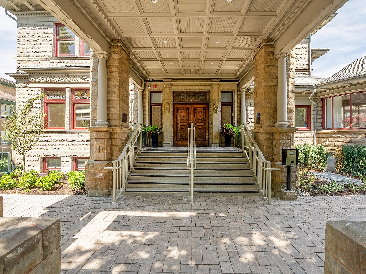 1523 Davie Street Vancouver — Photo 1