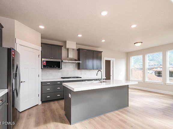 3rd image of 1091 E Tucker Ln