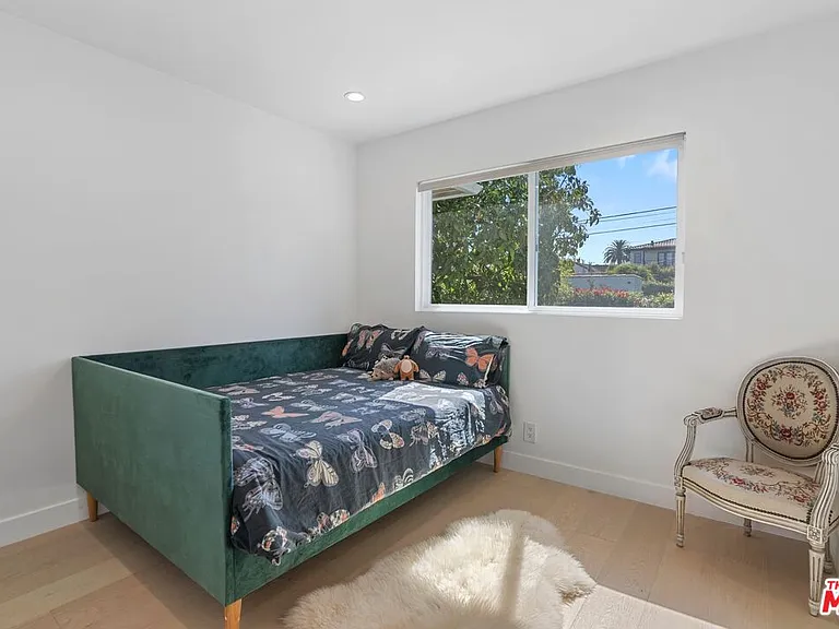 1445 S Stanley Ave — Photo 11