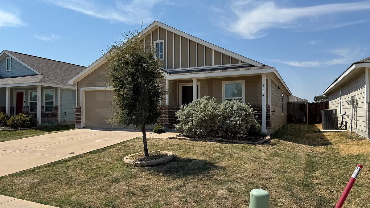 3 bed, 2.0 bath, 1479 sqft, $1,900 — Photo 1