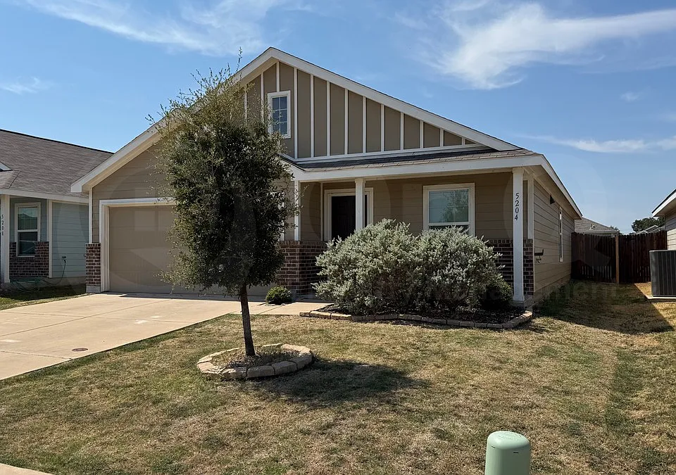 5204 Longshadow Dr