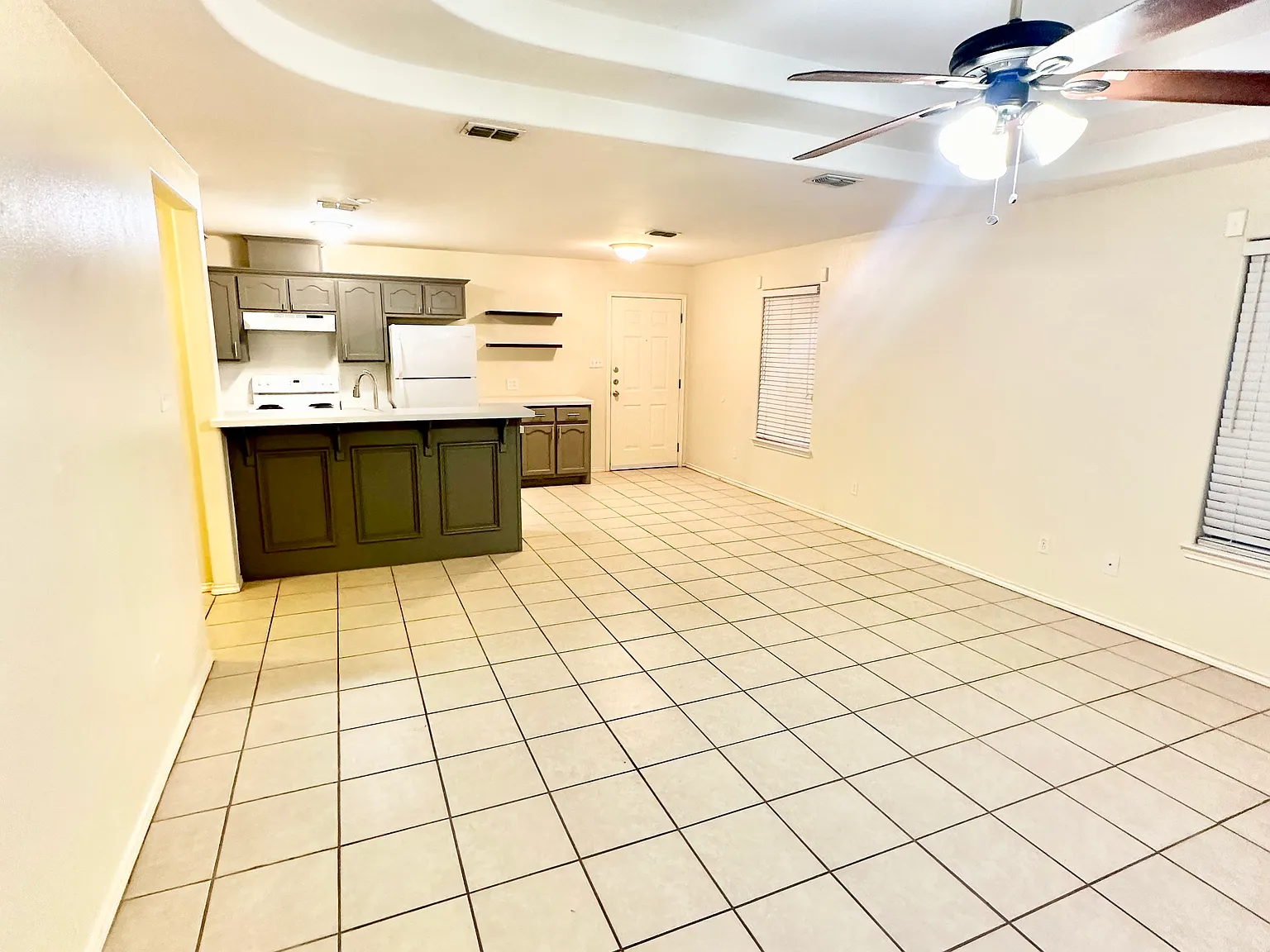2 bed, 1100 sqft, $800 — Photo 2