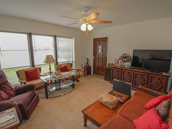 4th image of 41 Laurie Dr