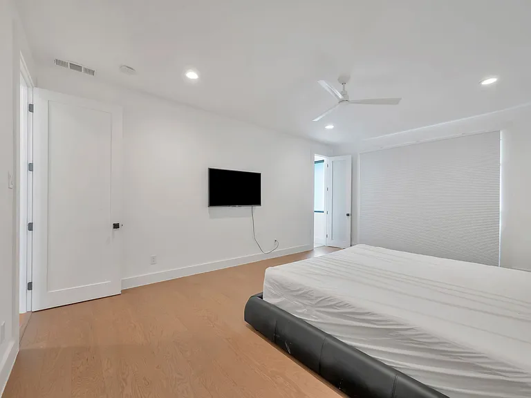 11248 Jamestown Rd — Photo 16