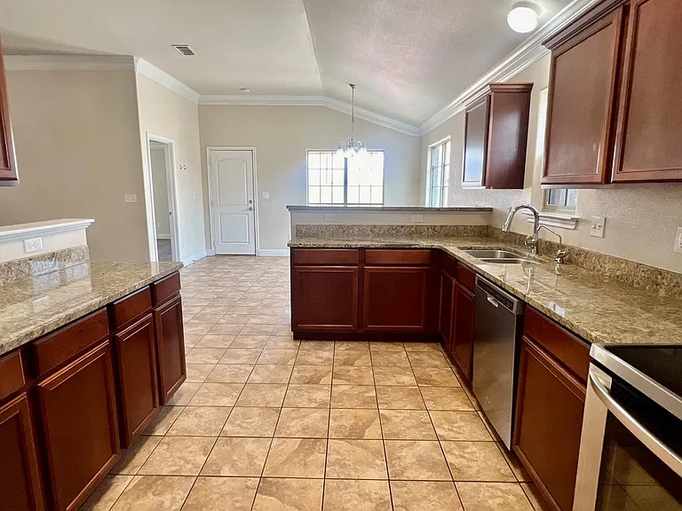 303 Koufax Ct — Photo 6