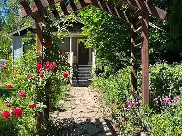 510 McCloud Ave, Mount Shasta, CA 96067
