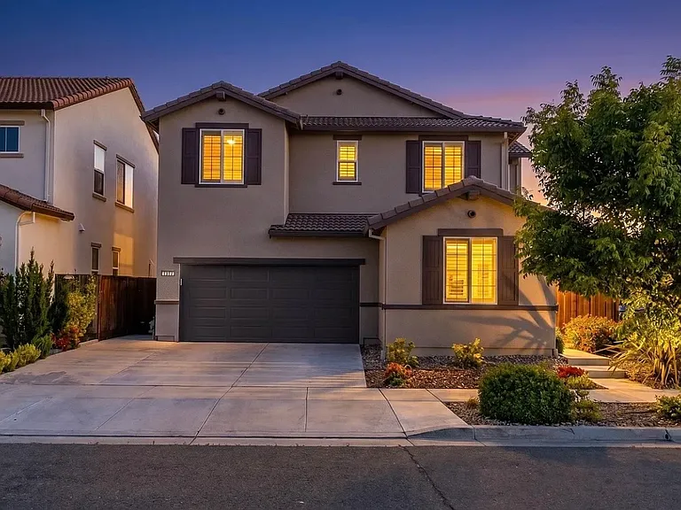 1393 Jamboree Dr — Photo 29