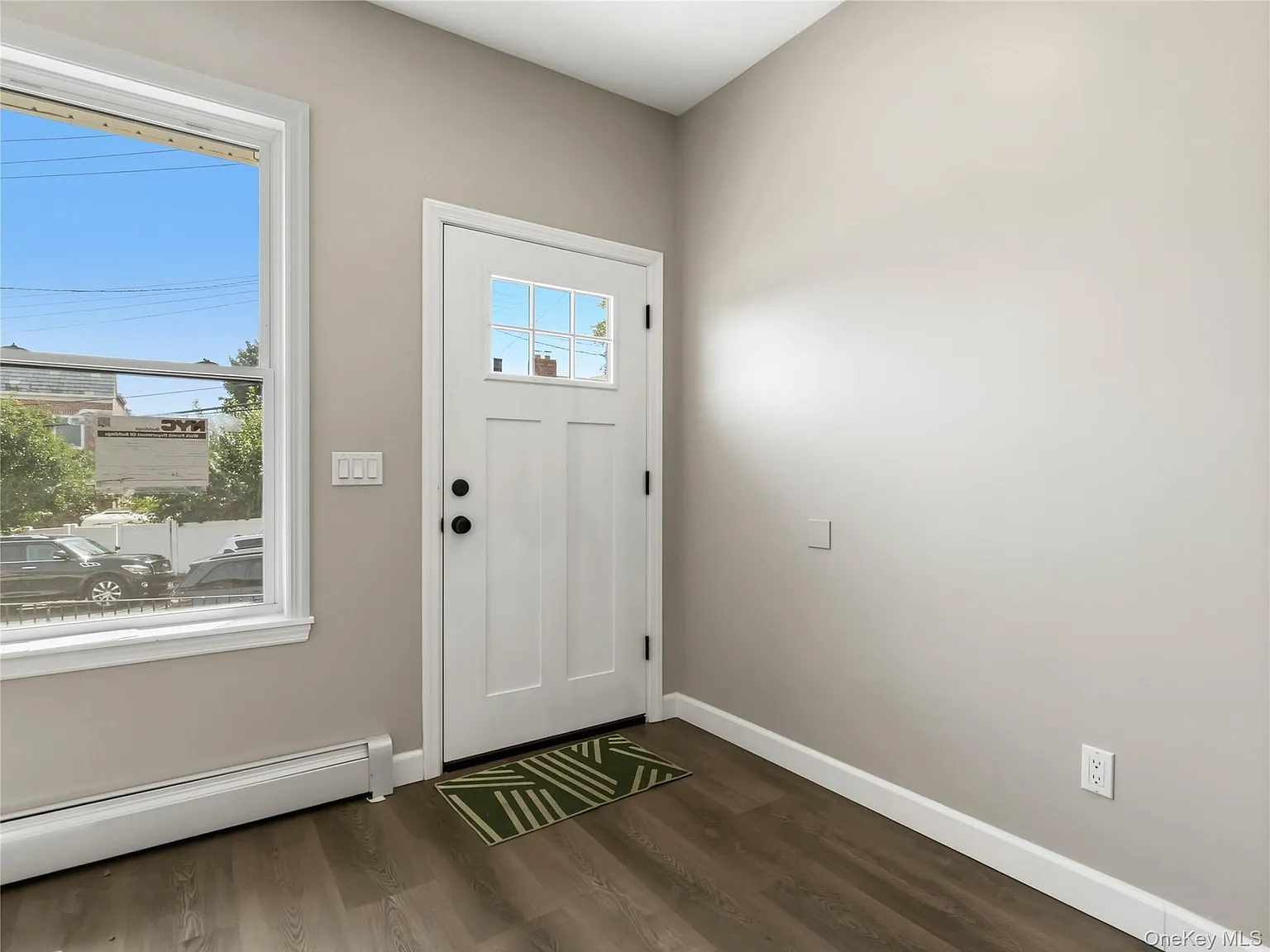 3 bed, 1.5 bath, 948 sqft, $7,200 — Photo 2