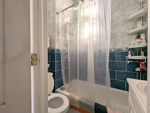 4th image of 296 Nassau Ave APT 3R