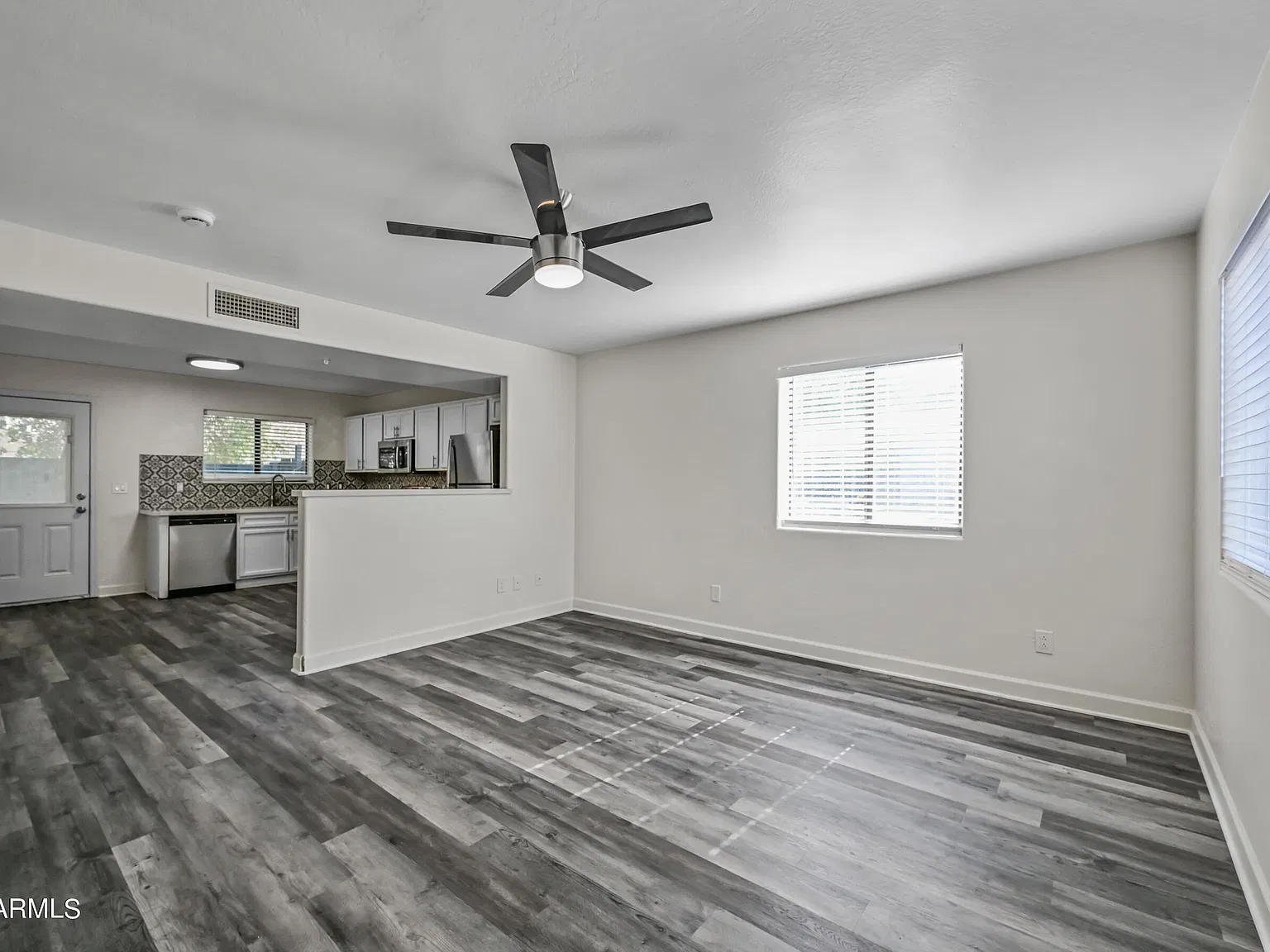 3 bed, 2.0 bath, 1091 sqft, $1,399 — Photo 2