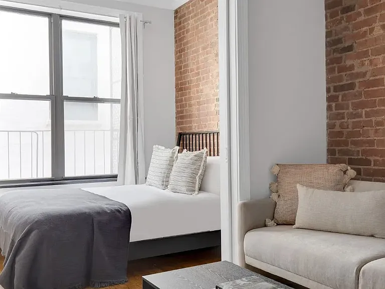 232 W 14th St #1A — Photo 1
