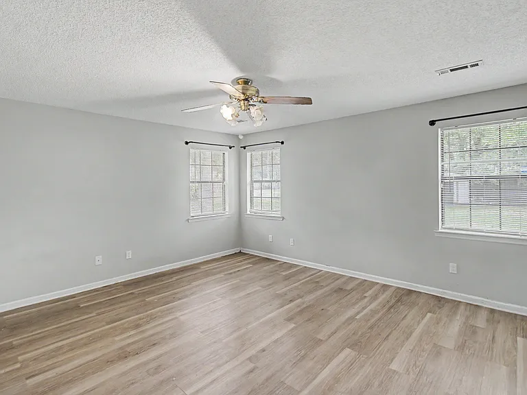 21 Pinewood Ln — Photo 17