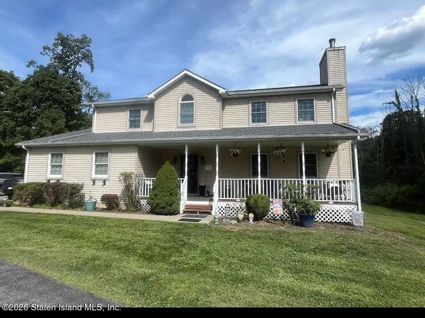 1 Hillview Ter, Chester, NY 10918