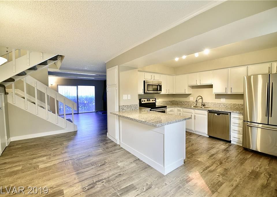 1st image of 672 Rolling Green Dr
