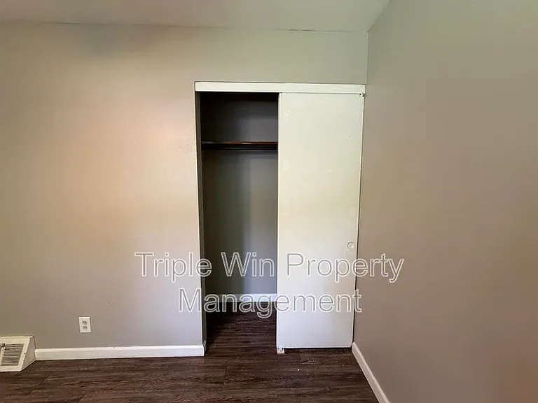 10329 Chesley Dr — Photo 24