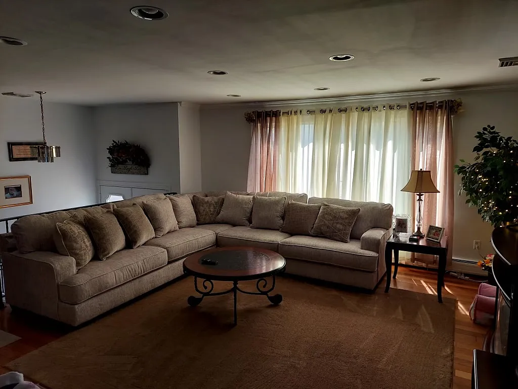 4 bed, 2300 sqft, $2,200 — Photo 3